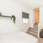 Luxury 2 Bedroom Walk To Earls Court In 2 Minutes