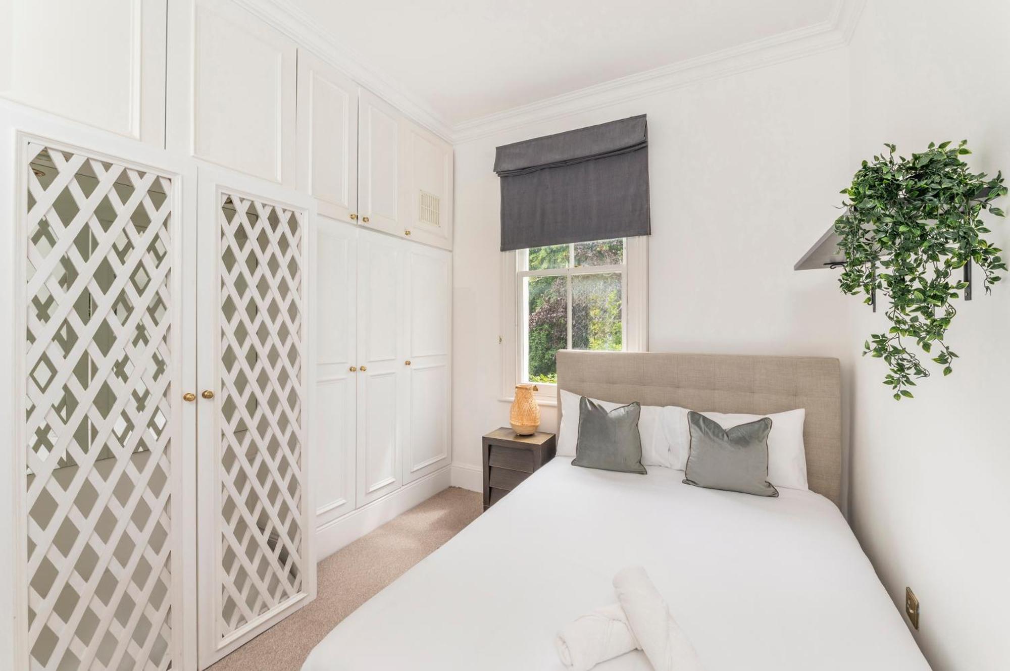 Luxury 2 Bedroom Walk To Earls Court In 2 Minutes *